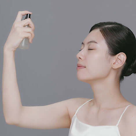 Riman ICD Two-Phase Oil Mist bottle styled with neutral-toned background – soothing oil-essence blend
