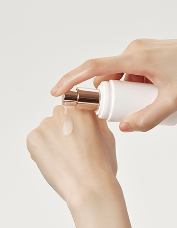 ICD Radiansome 100 Microfluidizer Essense | RIMAN KBeauty Skincare being applied on hand.