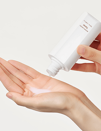 ICD Radiansome 100 Microfluidizer Toner | RIMAN KBeauty Skincare being poured into a hand.